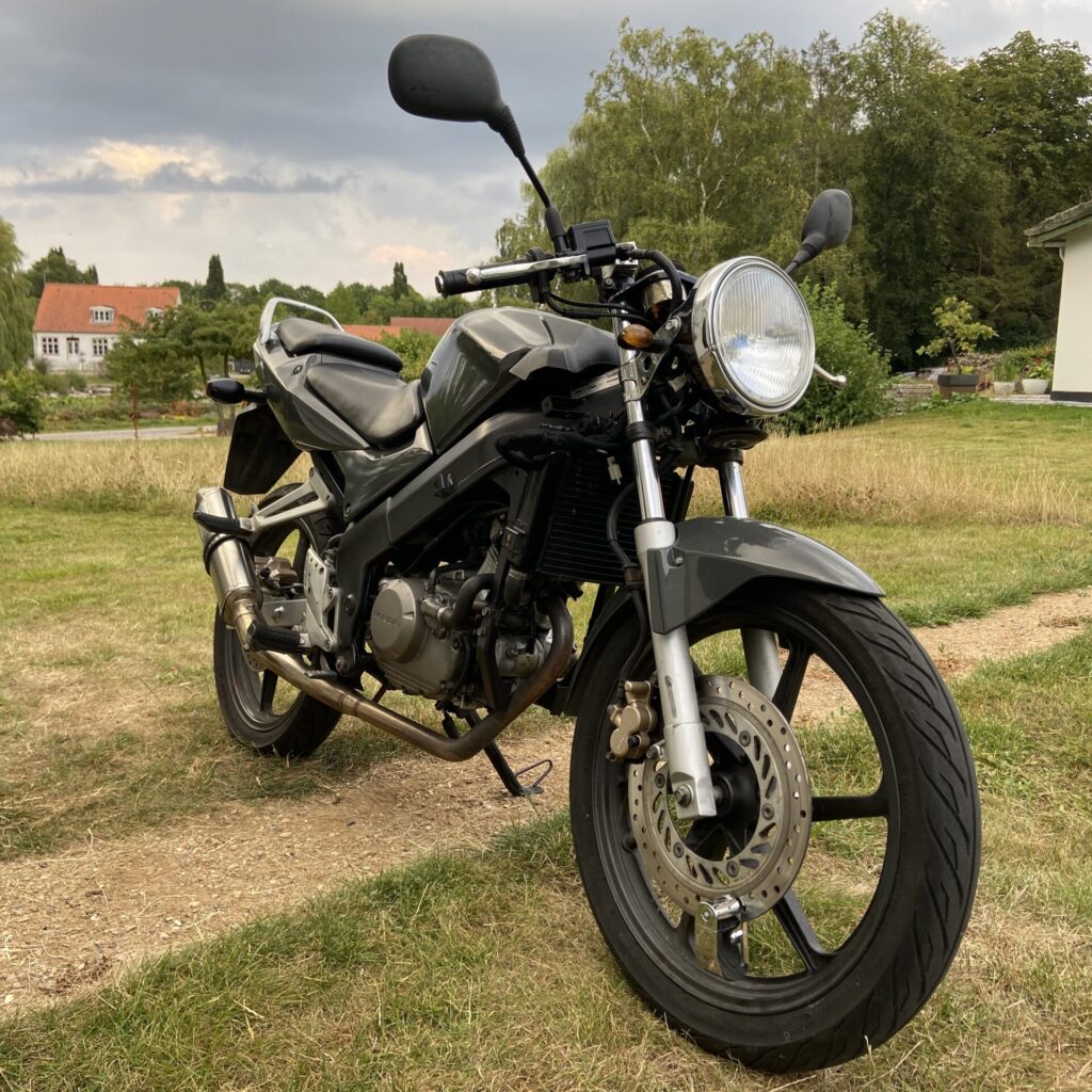 CBR 125 Naked 
