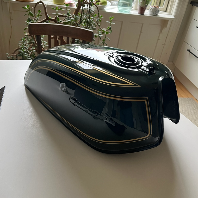 Fuel tank after paintjob and clear coat